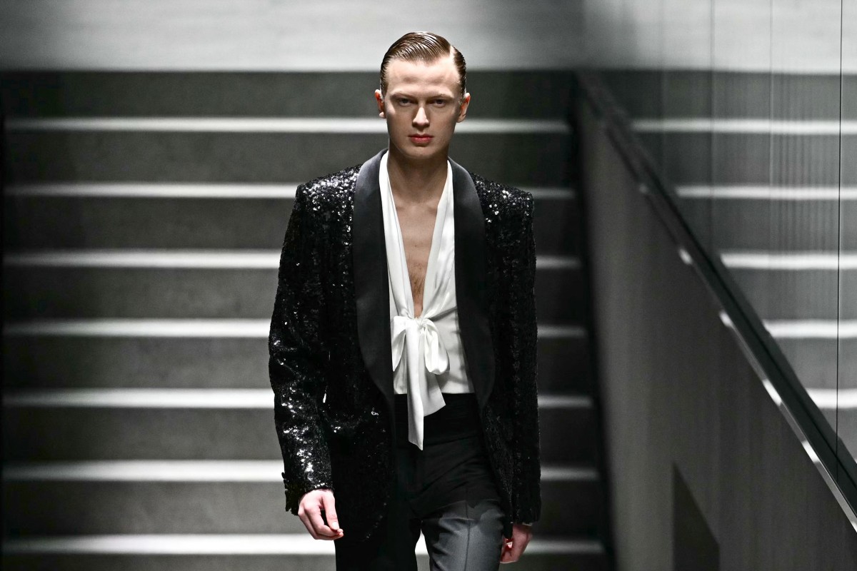 بالصور- دولتشي آند غابانا تقدم تصاميمها الرجالية الجديدة في أسبوع ميلانو للموضة